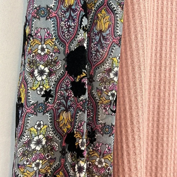 NEW‎ Gypsies & Moondust Print-Sleeve Waffle-Knit Top - Picture 6 of 10